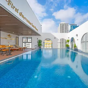 Hotel Golden Lotus - Rooftop Bar Sea View